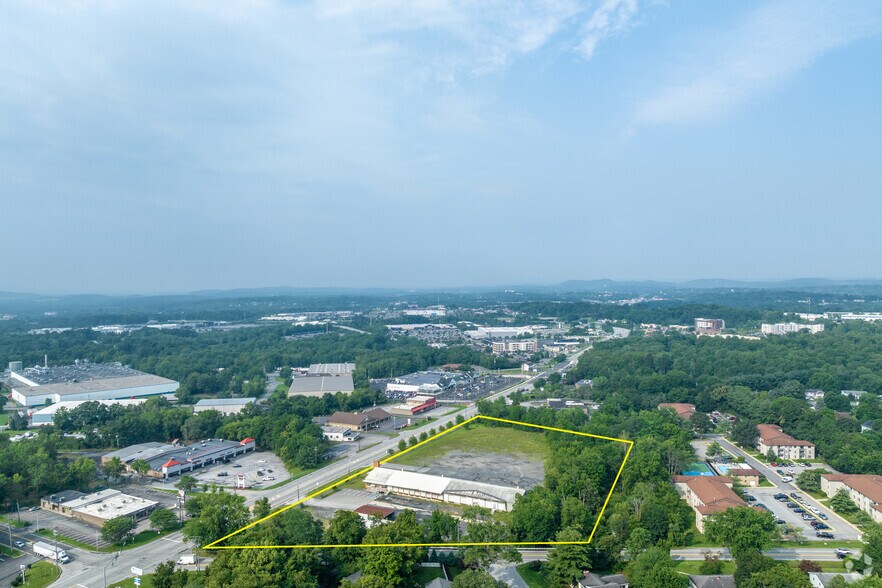 681 Route 211 E, Middletown, NY à louer - Aérien - Image 3 de 52