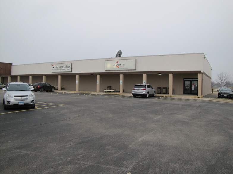 305 Richmond Ave E, Mattoon, IL for lease - Building Photo - Image 1 of 9