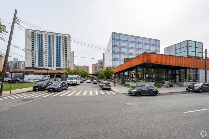 626 Sheepshead Bay Rd, Brooklyn, NY à louer - Photo du bâtiment - Image 3 de 5