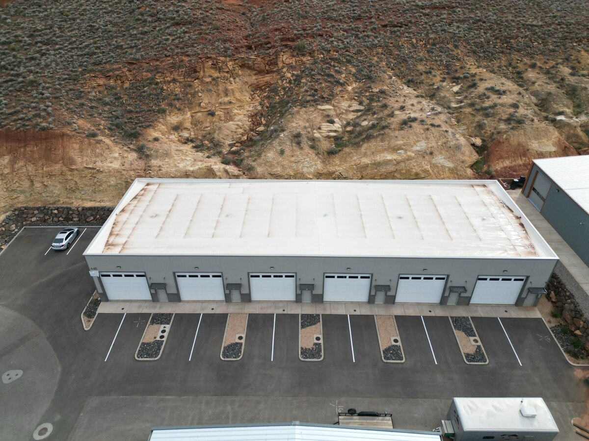 448 Commerce Dr, Hurricane, UT 84737 - Unité 7-12 -  - Photo intérieure - Image 1 of 4