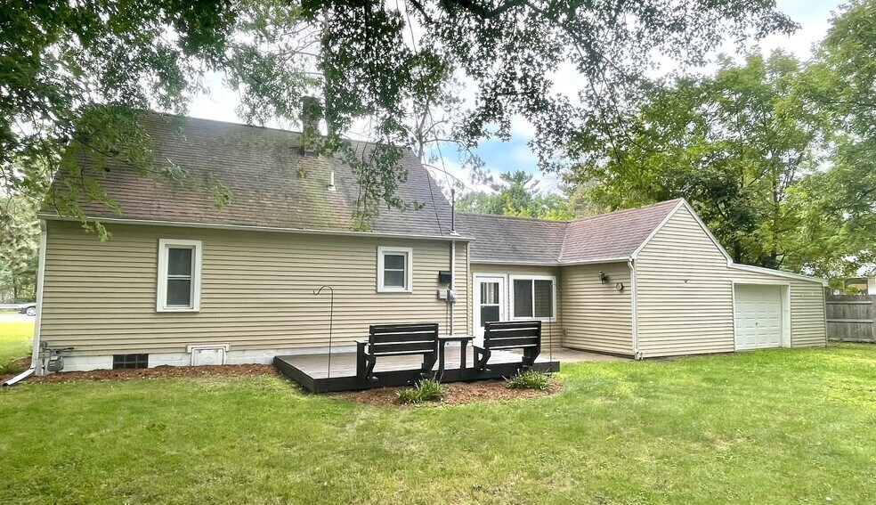 844 Broadway St N, Menomonie, WI à vendre - Photo du bâtiment - Image 2 de 35