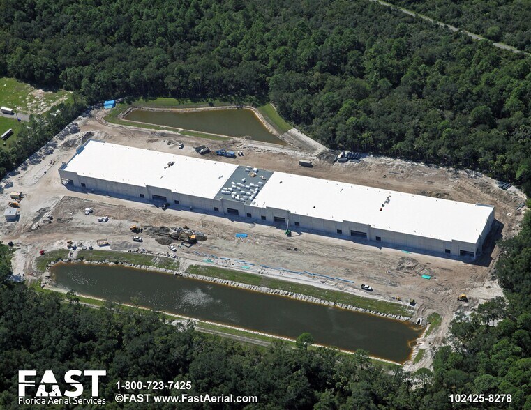 302 Parktowne Blvd, Edgewater, FL à louer - Photo du bâtiment - Image 2 de 6