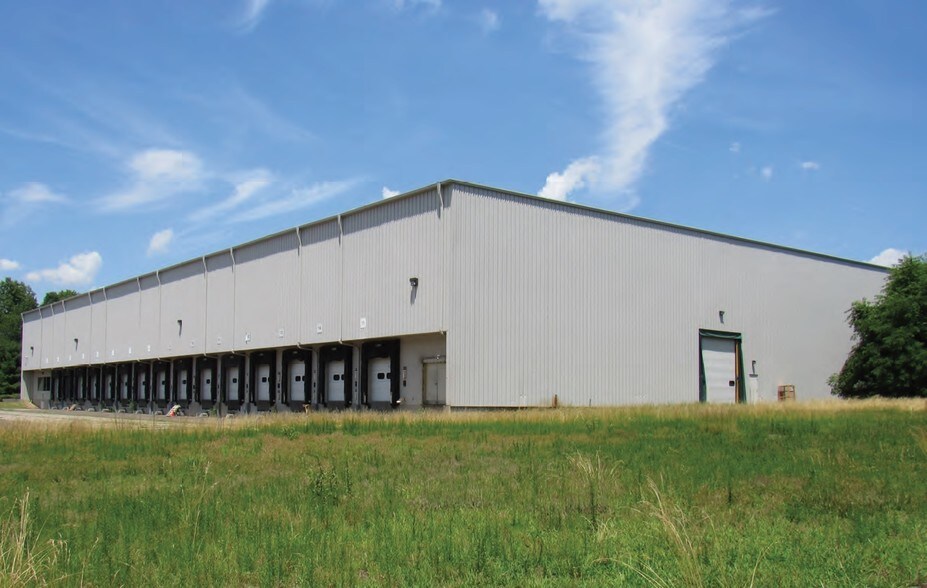 6-10 Lego Way, Enfield, CT à louer - Photo du bâtiment - Image 2 de 5