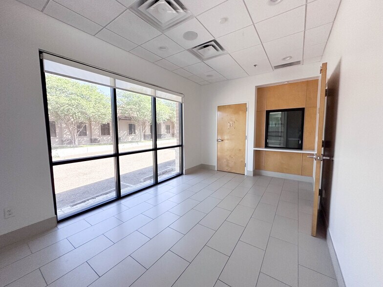 6547 Star Ct, Laredo, TX à louer - Photo intérieure - Image 2 de 5