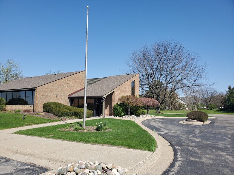 6258 W Pierson Rd, Flushing, MI à louer - Photo du bâtiment - Image 3 de 44