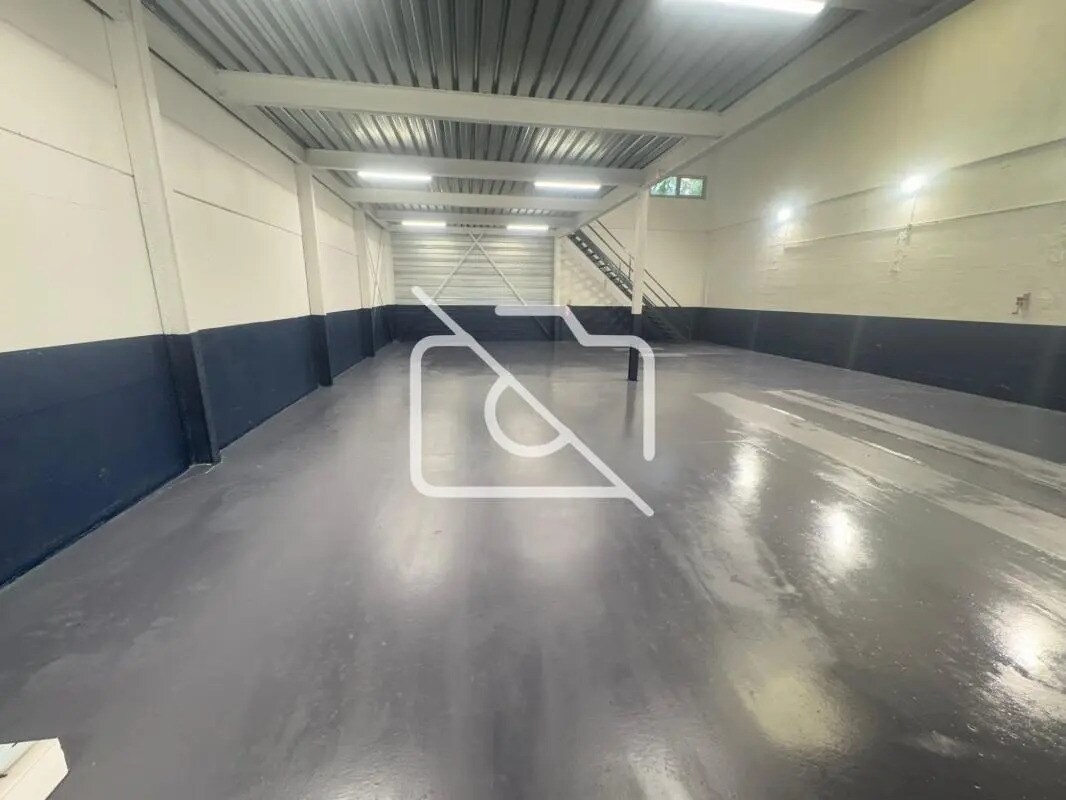 Industrial in Orly for lease Interior Photo- Image 1 of 10