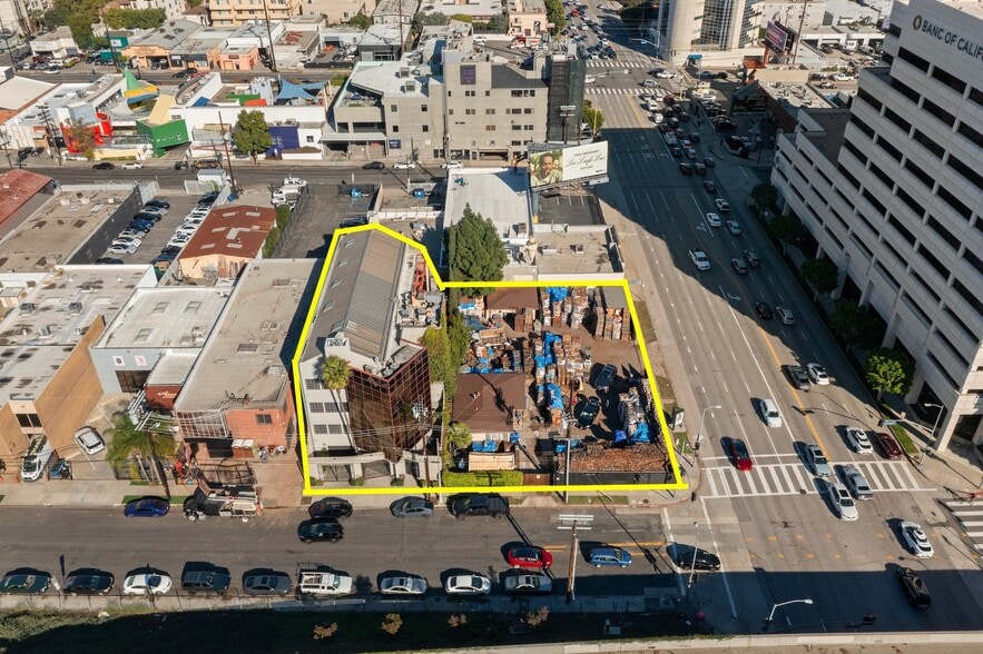 2140 Cotner Ave, Los Angeles, CA à vendre - Photo du bâtiment - Image 3 de 14