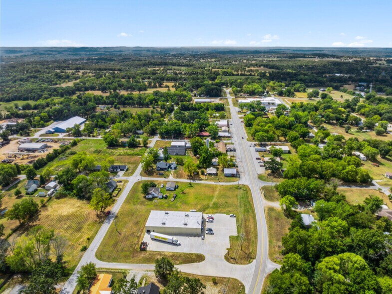322 4th St, Taneyville, MO à vendre - Photo du bâtiment - Image 2 de 4