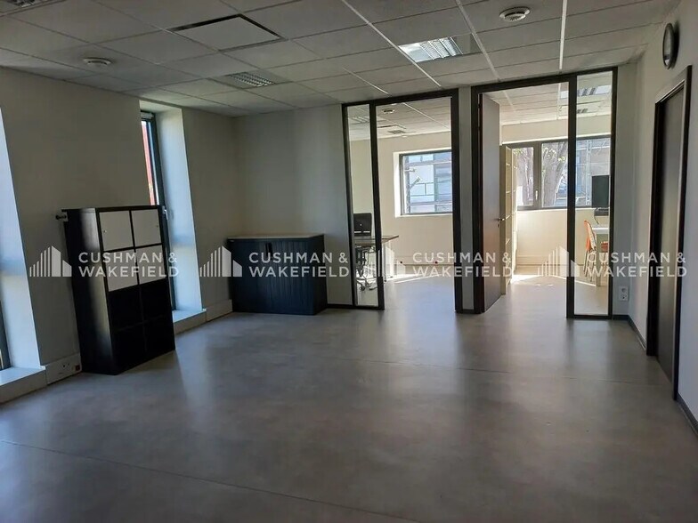 Office in Strasbourg for lease - Interior Photo - Image 2 of 10