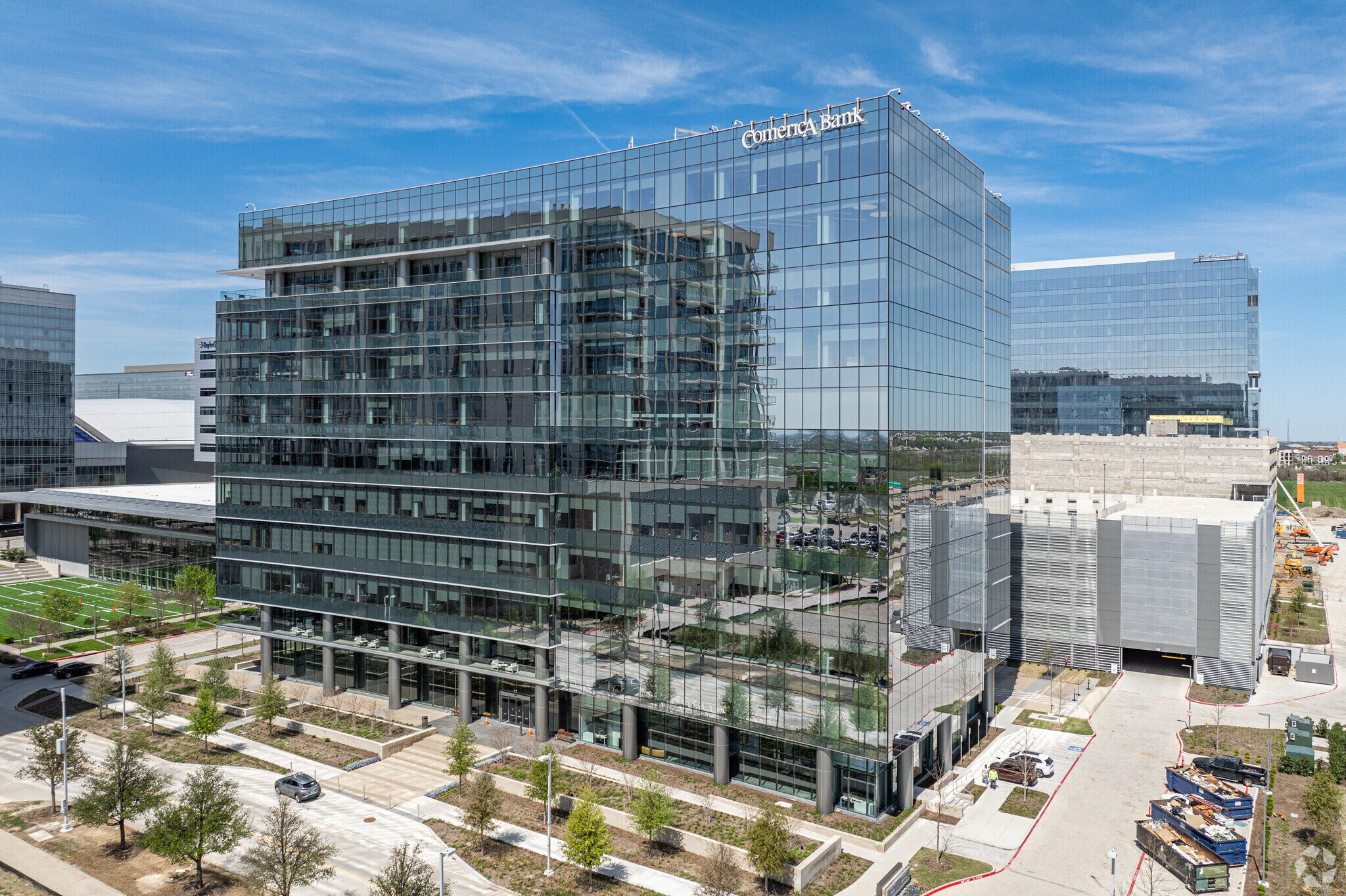 17 Cowboys Way, Frisco, TX à louer Photo principale- Image 1 de 8