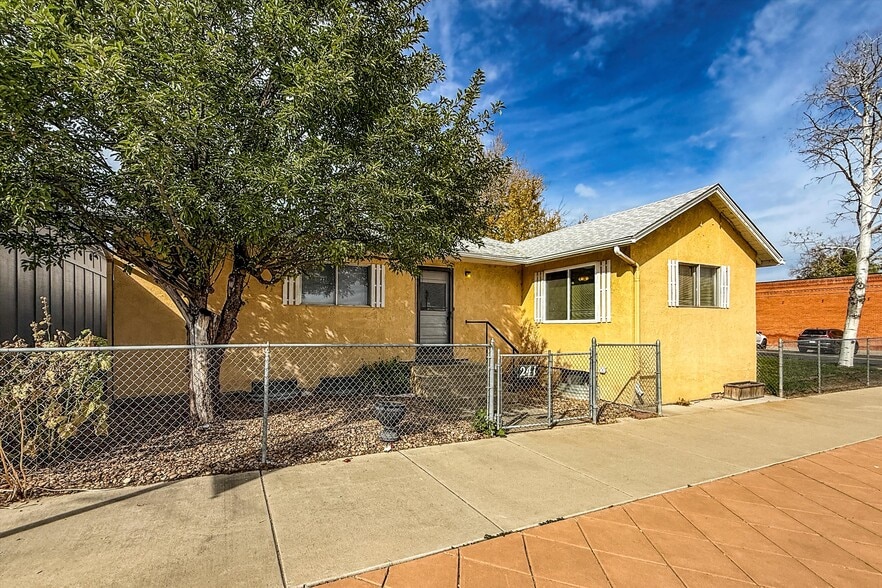 241 Main St, Mead, CO à vendre - Photo du bâtiment - Image 1 de 11