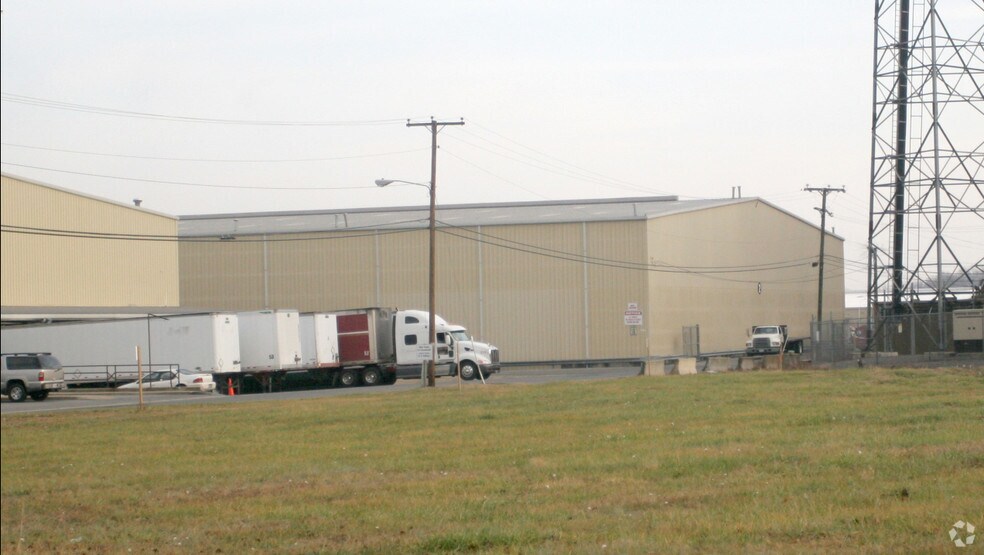 324-326 Moore Ave, Suffolk, VA à louer - Photo du bâtiment - Image 1 de 2