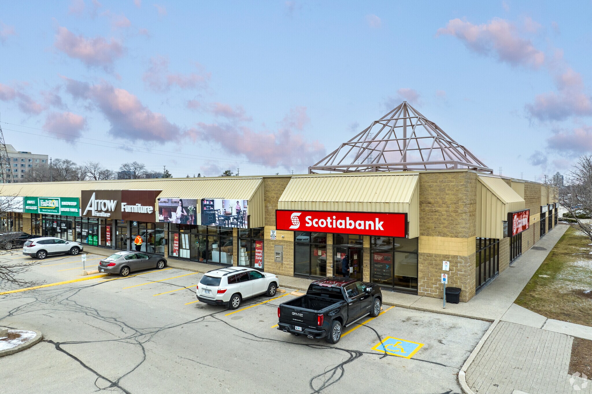 1825 Dundas St E, Mississauga, ON à vendre Photo principale- Image 1 de 1