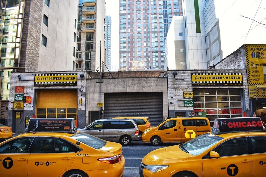 515 W 43rd St, New York, NY à vendre - Photo du bâtiment - Image 3 de 5