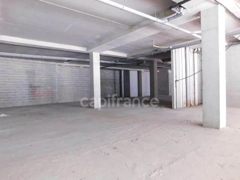 Retail in Nancy for lease Building Photo- Image 1 of 7