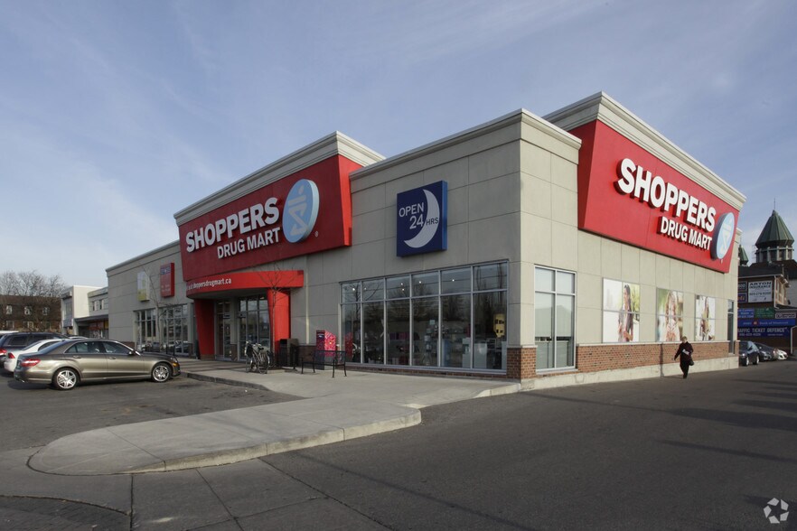 700-734 Burnhamthorpe Rd E, Mississauga, ON for lease - Building Photo - Image 3 of 8