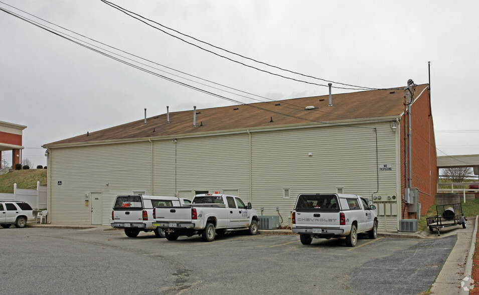2451-2469 Boulevard, Colonial Heights, VA à louer - Photo du bâtiment - Image 3 de 3