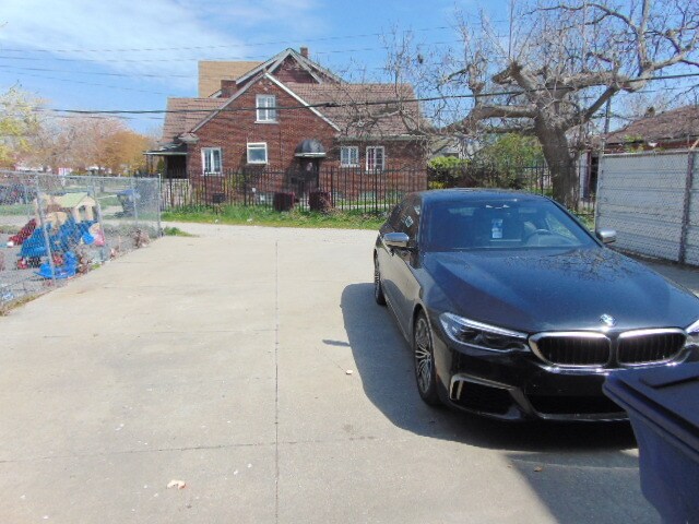 15390 Gratiot Ave, Detroit, MI à louer - Photo du bâtiment - Image 2 de 42