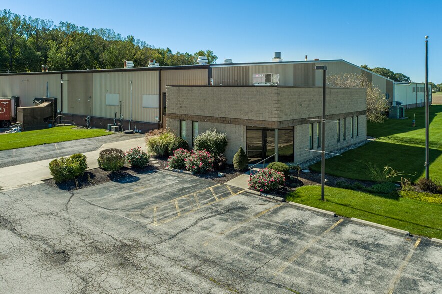 130 W Harvest Rd, Bluffton, IN à vendre - Photo du bâtiment - Image 2 de 9