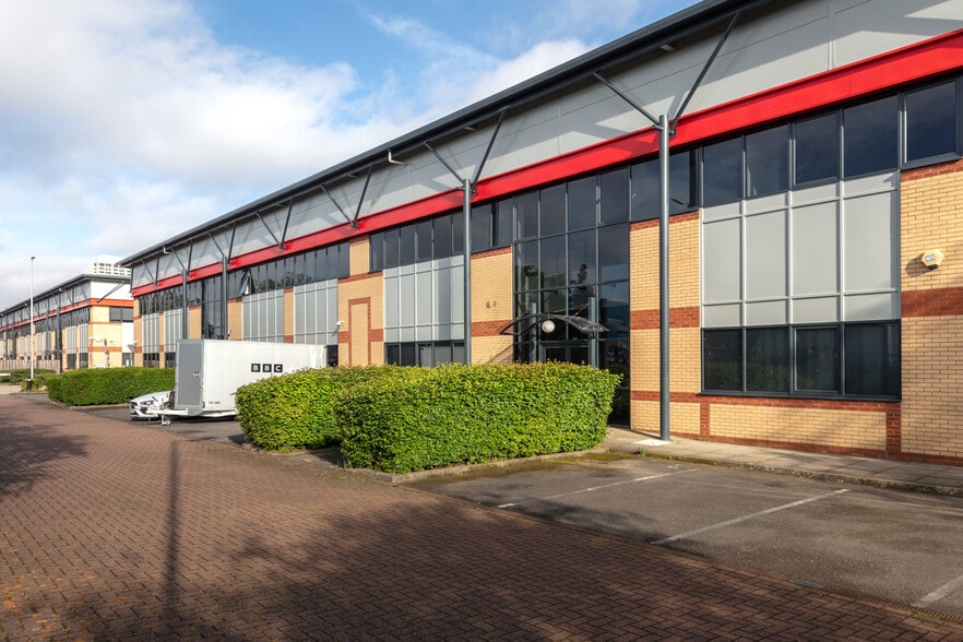 900 Coronation Rd, London for lease - Building Photo - Image 3 of 5