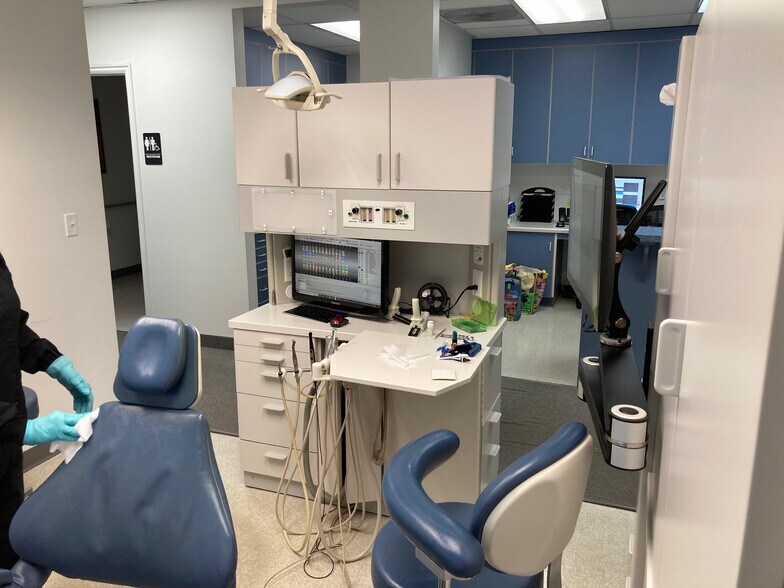 9233 S Redwood Rd, West Jordan, UT à louer - Photo principale - Image 1 de 12