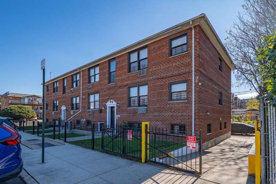 8414-84-18 149th Ave, Jamaica, NY for sale - Building Photo - Image 3 of 17