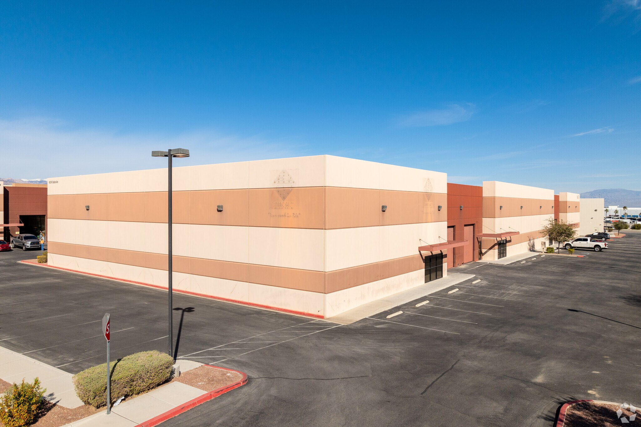 6635 W Badura Ave, Las Vegas, NV à vendre Photo du bâtiment- Image 1 de 1