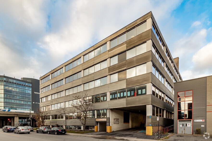 3750 Boul Crémazie E, Montréal, QC à louer - Photo du bâtiment - Image 2 de 5