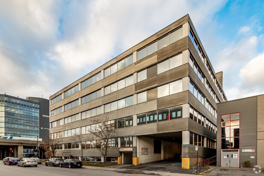 3750 Boul Crémazie E, Montréal, QC à louer - Photo du bâtiment - Image 2 de 5