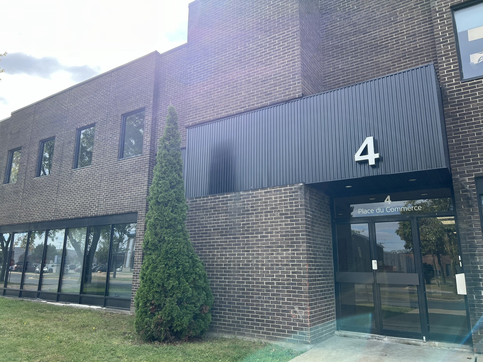 4 Pl Du Commerce, Brossard, QC for lease Building Photo- Image 1 of 11