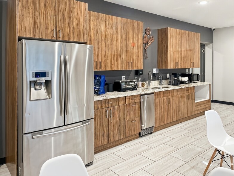 404 Airport Fwy, Bedford, TX à louer - Photo intérieure - Image 2 de 14