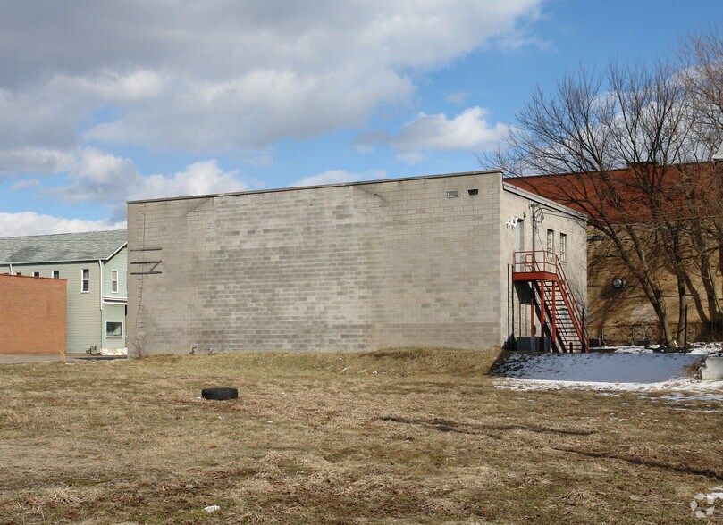 234-236 W 6th St, East Liverpool, OH à louer - Photo du bâtiment - Image 2 de 3