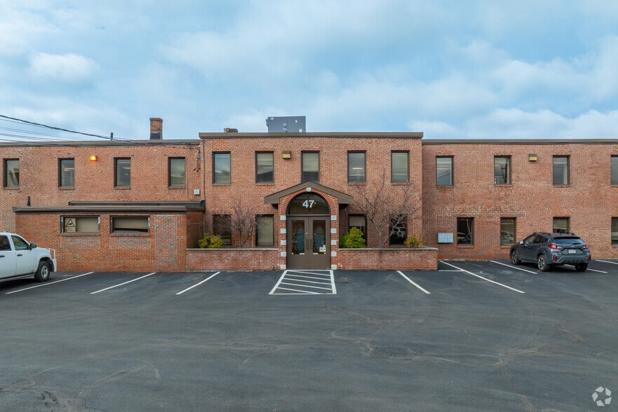 47 Hall St, Medford, MA à louer - Photo du bâtiment - Image 3 de 5