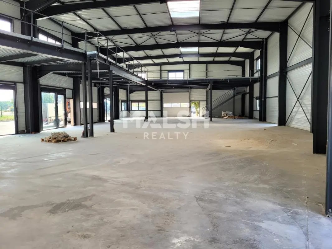 Flex in Trévoux for lease Building Photo- Image 1 of 13