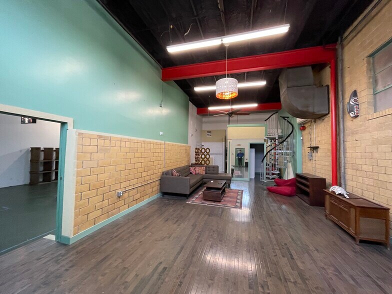 305 Washburn St, Taylor, TX à louer - Photo du bâtiment - Image 2 de 3