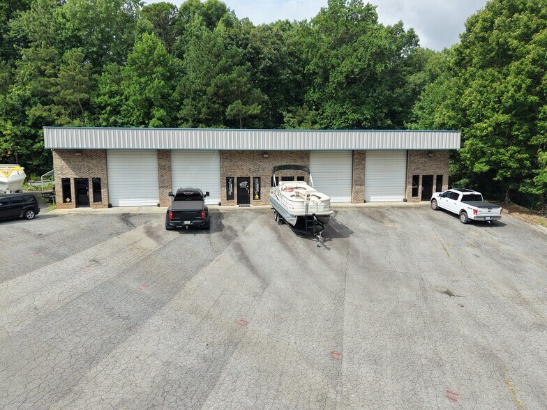 1046 Parkway Ct, Buford, GA à louer - Photo du bâtiment - Image 2 de 9