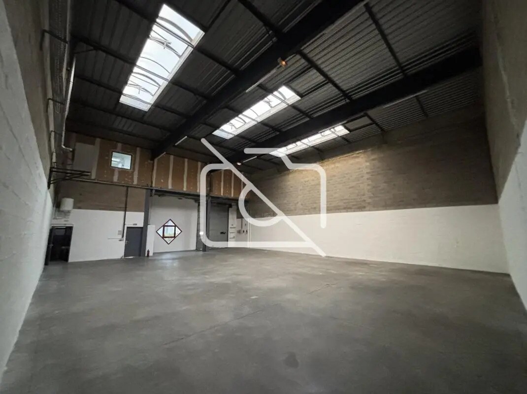 Industrial in Élancourt for lease Interior Photo- Image 1 of 16