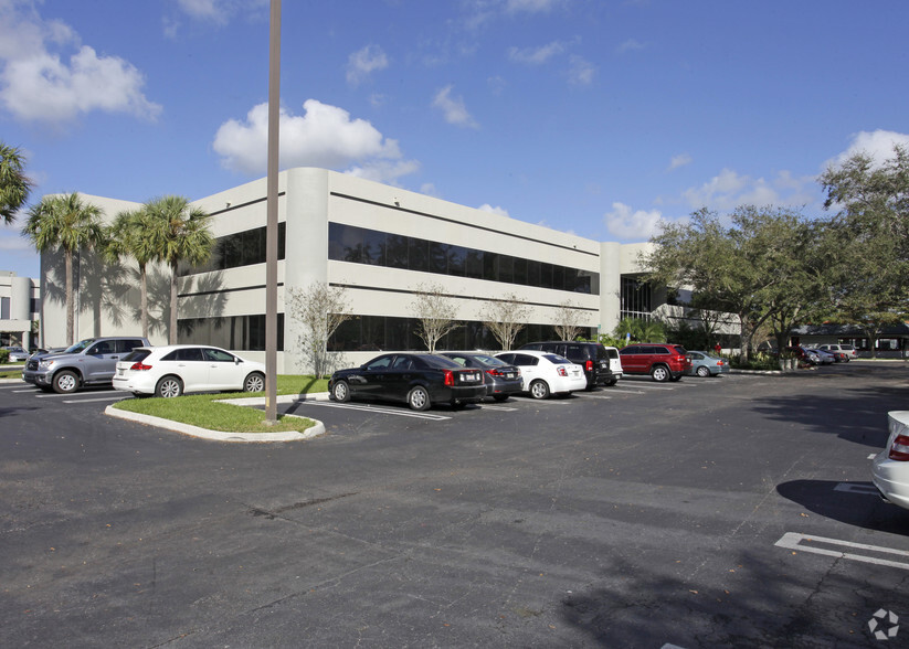 15280 NW 79th Ct, Miami Lakes, FL for lease - Building Photo - Image 1 of 13