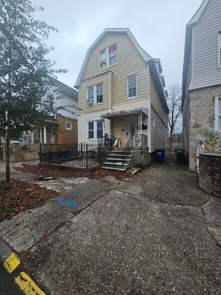 1543 Leland Ave, Bronx, NY à vendre - Photo du bâtiment - Image 3 de 5