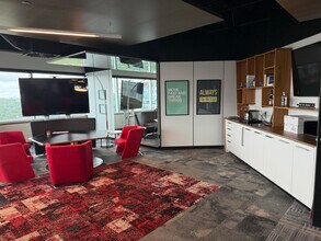 2500-2600 Rue Beaurevoir, Québec, QC for lease Interior Photo- Image 2 of 9