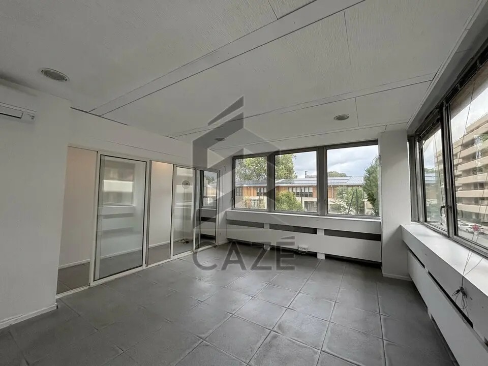 Office in Bordeaux for lease Building Photo- Image 1 of 7