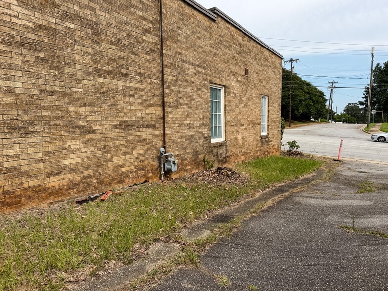 349 E Saint John St, Spartanburg, SC for sale - Building Photo - Image 2 of 6