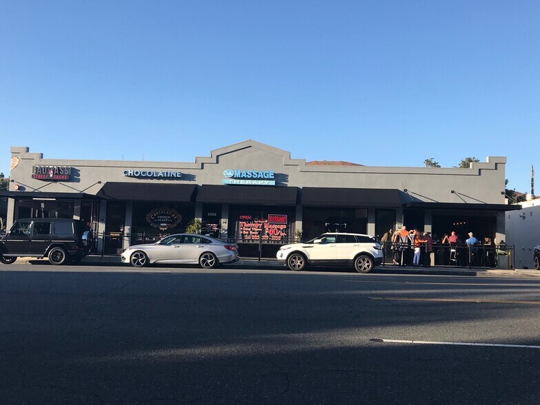 2951-2967 E Thousand Oaks Blvd, Thousand Oaks, CA à louer - Photo du bâtiment - Image 1 de 2