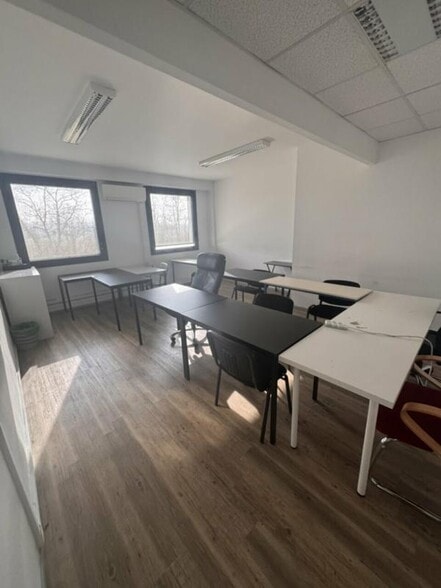 47 Allée De Riottier, Limas for lease - Interior Photo - Image 2 of 6