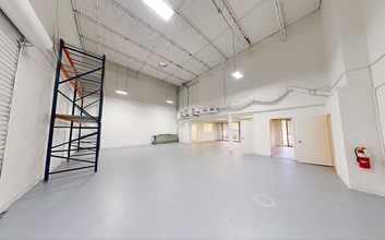 4500 N Powerline Rd, Deerfield Beach, FL à louer Numérisation 3D de Matterport- Image 1 de 11