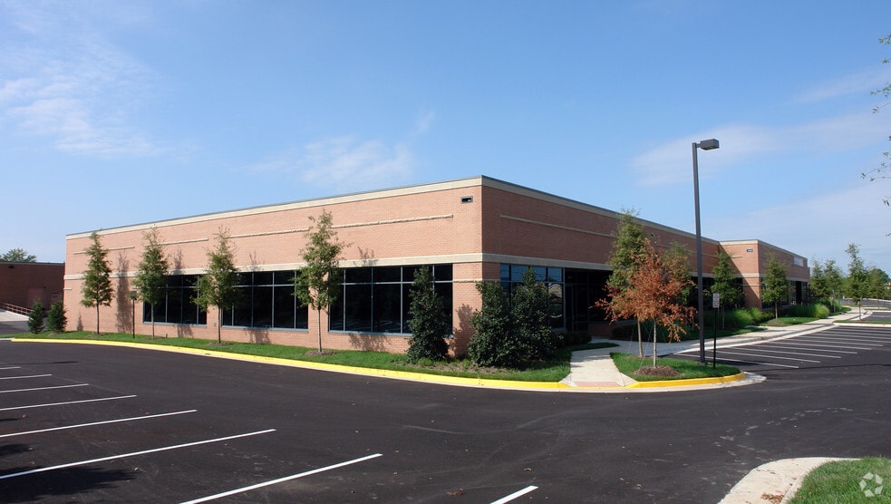 13525 Wellington Rd, Gainesville, VA for lease - Primary Photo - Image 1 of 6