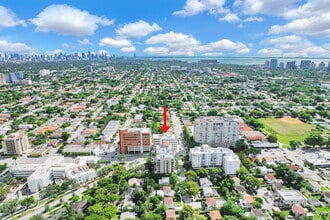 2645 SW 37th Ave, Miami, FL à louer Photo intérieure- Image 2 de 15