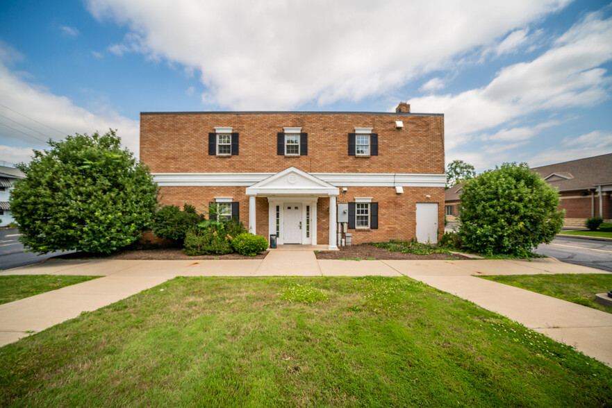 8334 Mentor Ave, Mentor, OH à vendre - Photo du bâtiment - Image 1 de 1