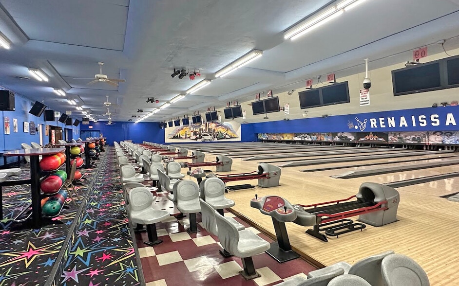 19600 Woodward, Detroit, MI for sale - Interior Photo - Image 2 of 9