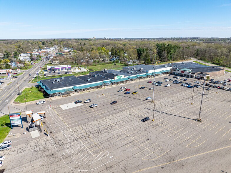 1525 W Michigan Ave, Battle Creek, MI à vendre - Photo du bâtiment - Image 3 de 24